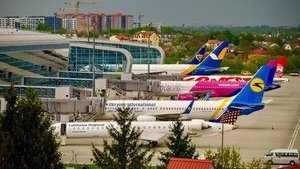 Омелян похвалився заповненим лоукостами аеропортом Львова і нагадав про колишню монополію МАУ. ФОТО