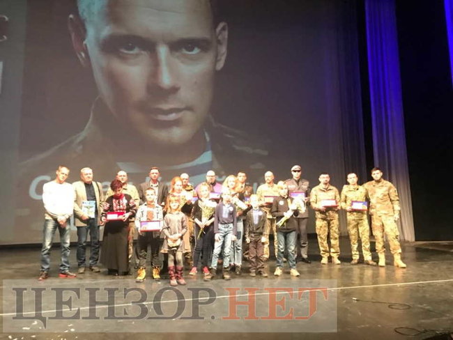 Народні герої, які отримали ордени в Харкові, повернулися на передову і до своїх частин з оберегами від школярів із Краматорська 01