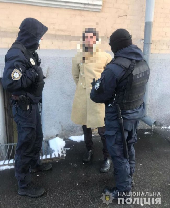 В правительственном квартале задержали мужчину с пистолетом и ножом, - полиция 02