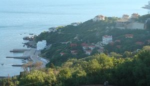Царское село Азаровых в Крыму: семейство премьера оказалось членами элитного дачного кооператива. ФОТОрепортаж
