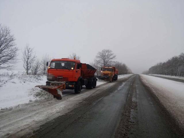 На Днепропетровщине из-за снежных заносов перекрыты 4 автотрассы 01