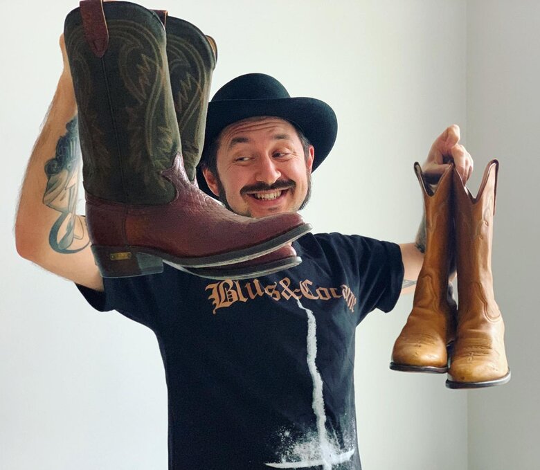 Музикант та офіцер ЗСУ Саша Буль: Ми можемо довго сратися про Схід і Захід, але коли припече, ми, як мурахи, зібралися - і російські колони палали від Сумщини і до Чорного моря… 04 Музикант та офіцер ЗСУ Саша Буль: Ми можемо довго сратися про Схід і Захід, але коли припече, ми, як мурахи, зібралися - і російські колони палали від Сумщини і до Чорного моря… 04