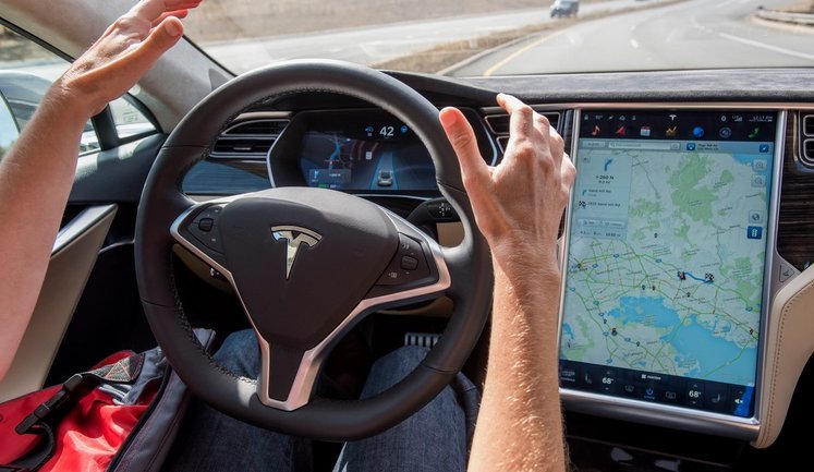 Після 14 лютого автопілот на Tesla буде доступним лише за щомісячною підпискою, ‒ заява Маска