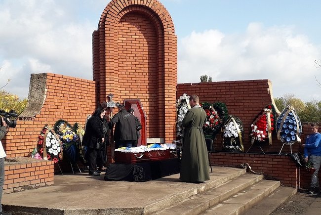 Погибшего на Донбассе украинского воина Владимира Аджавенко похоронили в Мариуполе 01 Погибшего на Донбассе украинского воина Владимира Аджавенко похоронили в Мариуполе 01