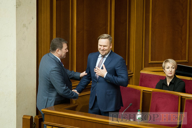 Поцелуй Матиос и Таруты и Ивченко с цепом, - день работы Рады 4 декабря 07