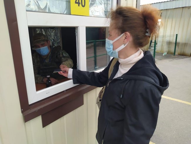 Российско-оккупационные войска продолжают полностью блокировать работу пяти КПВВ на Донбассе, - штаб ООС 04