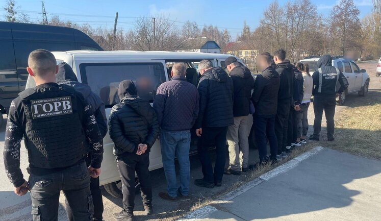 Планувала переправити вісьмох чоловіків до ЄС: на Житомирщині викрито організаторку, - ДПСУ. ФОТОрепортаж