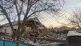 Війська РФ обстріляли із мінометів житловий сектор Невельського: з-під завалів пошкоджених будинків врятовано двох людей. ФОТОрепортаж