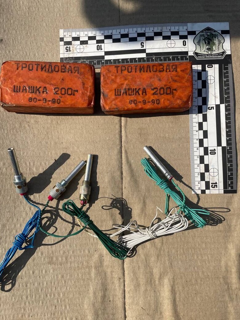 На Київщині викрито посадовця військкомату, який незаконно зберігав арсенал зброї та боєприпасів 02