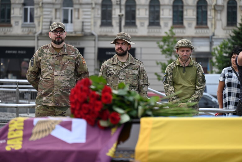 На київському Майдані попрощалися із бойовим медиком Дар’єю Філіп’євою (Блискавкою), яка загинула на фронті 03