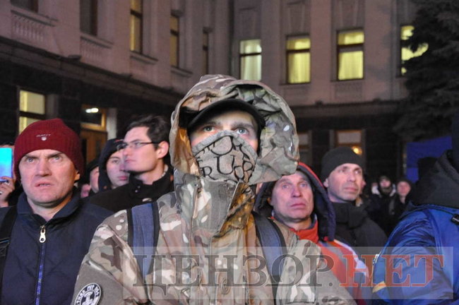 Активісти проводять мітинг під Офісом президента 10