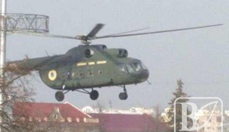 Helicopter landed at Chernihiv central square to pick up general after celebration. VIDEO