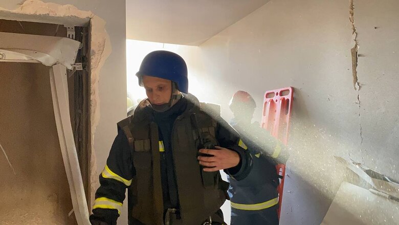 Ракетний удар по Києву: горить 9-поверхівка у Шевченківському районі, частково зруйновано три верхні поверхи, попередньо 1 людина постраждала, - ДСНС 02