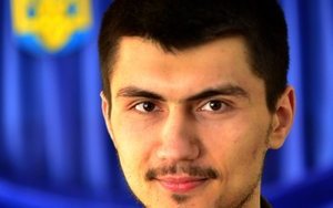 Мама Героя України Тараса Матвіїва: "Останні обійми, останній синівський поцілунок... Ми були у масках і рукавицях. Так захотів Тарас, він хвилювався за нас. Останні дотики - через гумові рукавички і маски"