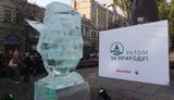 Эко-проект "Вместе за природу": в центре Киева установили трехметровую скульптуру рыси из льда. ВИДЕО+ФОТОрепортаж