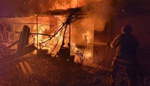 Упродовж ночі росіяни били по Дніпропетровщині: вирували пожежі, пошкоджено будинки, заклад харчування та ЛЕП. ФОТОрепортаж