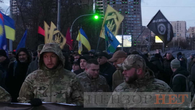 Марш украинских добровольцев проходит в Киеве 04