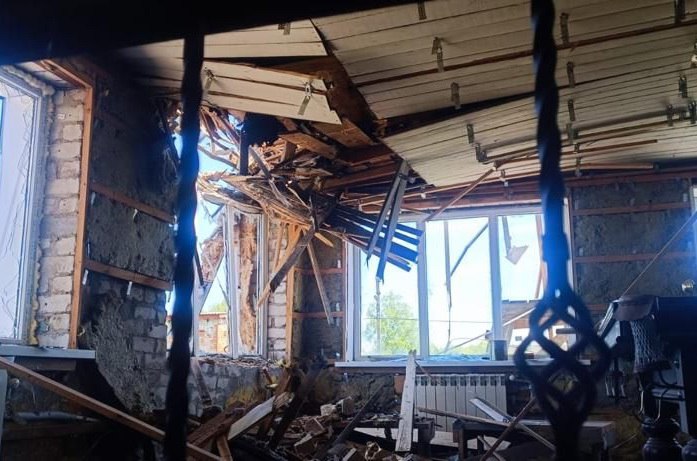 Наслідки обстрілу Сумщини 7 травня: 3 особи поранено, пошкоджено будинки, школу, 2 туристичні бази, ЛЕП та залізничні колії 03