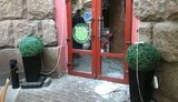 Двом 19-річним хлопцям, які підпалили кафе на Хрещатику, повідомлено про підозру, - прокуратура. ФОТОрепортаж