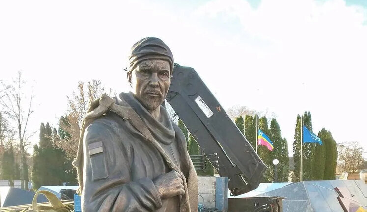 Пам’ятник Герою України Олександру Мацієвському, якого рашисти розстріляли за слова "Слава Україні!", встановили у Ніжині. ФОТОрепортаж