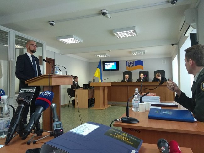 Суд над Януковичем: допит Яценюка та Авакова 03
