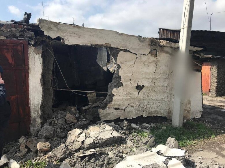 Окупанти вкотре обстріляли з Градів Українськ на Донеччині 02