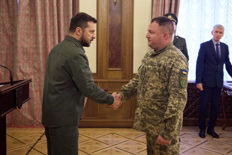 Зеленський вручив нагороди воїнам тероборони 07