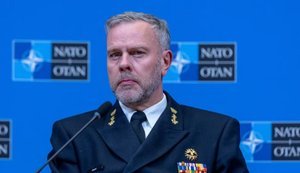 Росія може напасти на одну з країн Європи, бо це вигідно Китаю, - ексголова військового комітету НАТО Бауер