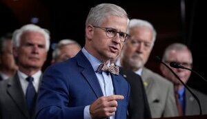 Тимчасовий спікер Палати представників США республіканець МакГенрі погрожує піти у відставку, - NBC News