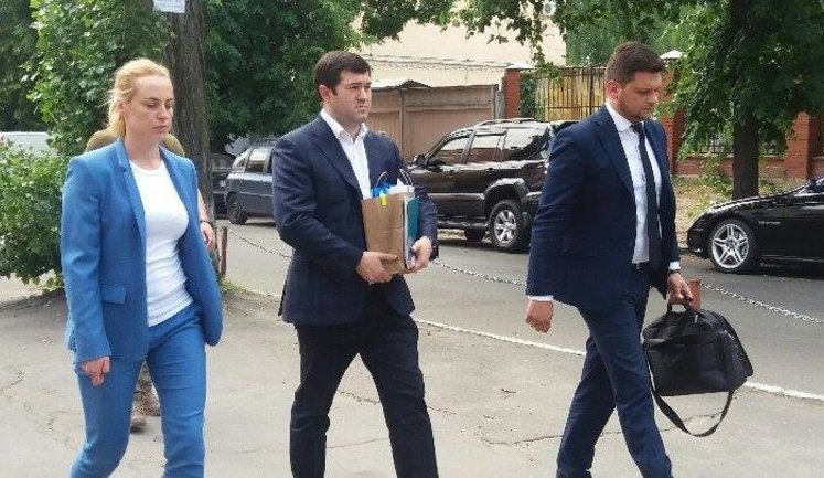 Nasirov's father-in-law, spouse arrive at court as hearing about to start. PHOTOS