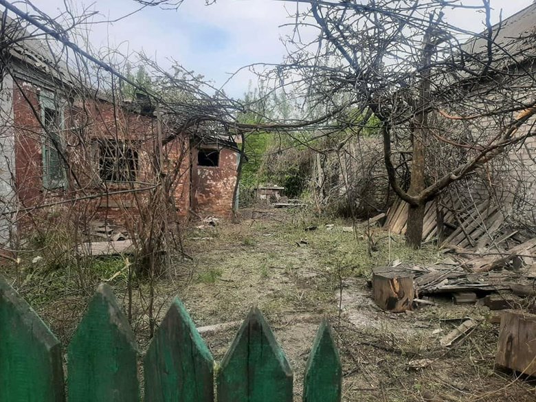 Russian troops are shelling entire front line in Donetsk region 01