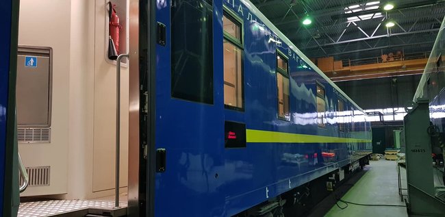 Укрзализныця получила новые пассажирские вагоны от Крюковского завода 01