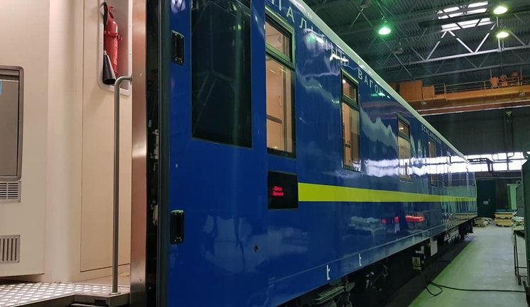 "Укрзализныця" получила новые пассажирские вагоны от Крюковского завода. ФОТО