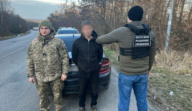 Намагався втекти за кордон після отримання підозри: на Закарпатті затримано організатора незаконних переправлень та його родича, - ДПСУ. ФОТОрепортаж