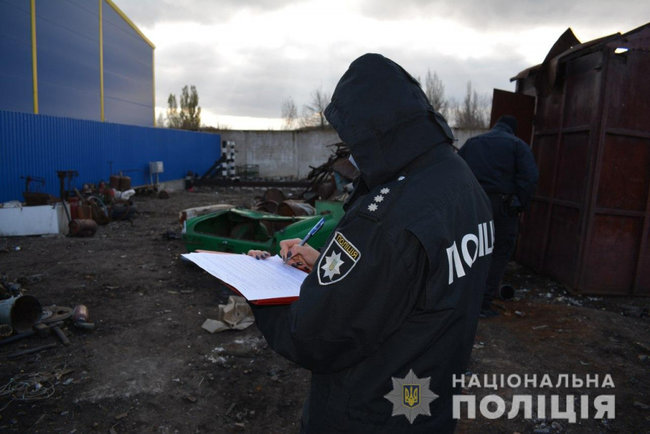 Двоє людей підірвалися на невідомому вибуховому пристрої у Волновасі, - Нацполіція 03