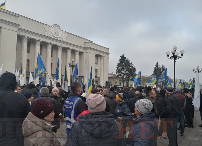 Agrarians rally against land sale in Ukraine 24