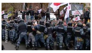 Хроника 11 октября: Столкновения милиции и демонстрантов. ВИДЕО.