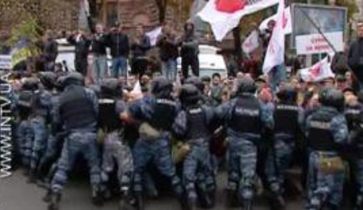 Хроника 11 октября: Столкновения милиции и демонстрантов. ВИДЕО.