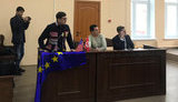 "Падла йо##на! В Європі сиділа б уже, шалава ї##ча!", - потерпілий від удару Шабуніна "журналіст" Філімоненко влаштував істерику в залі суду. ВIДЕО