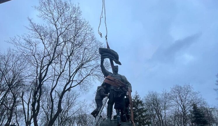 В Киеве демонтирован памятник участникам Январского восстания, - заместительница Кличко Старостенко. ФОТО