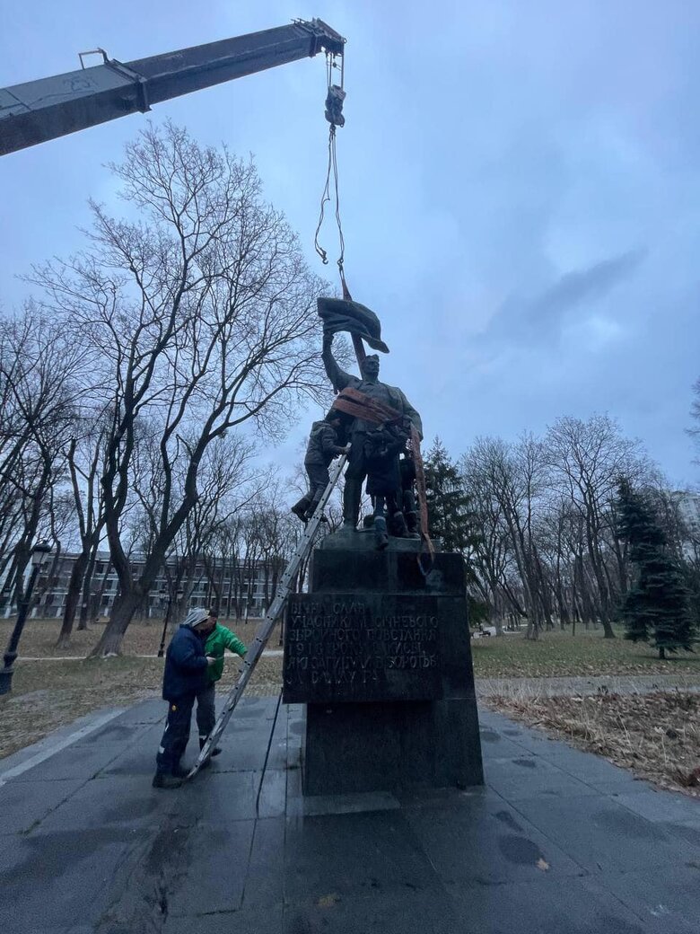 У Києві демонтовано пам’ятник учасникам Січневого повстання, - заступниця Кличка Старостенко 01
