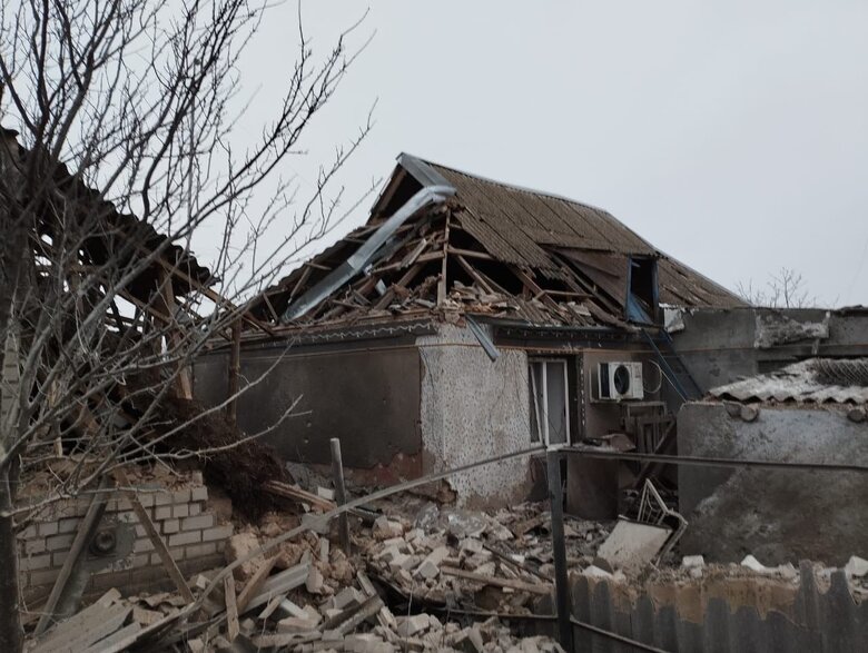 Russians shelled residential buildings in Novodmitrivka, Kherson region: Man injured 04 Russians shelled residential buildings in Novodmitrivka, Kherson region: Man injured 04