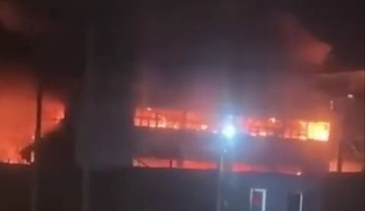 Удар дронами по заводу "Атлант-Аэро" в Таганроге, производившему дроны-камикадзе для ВС РФ. ВИДЕО