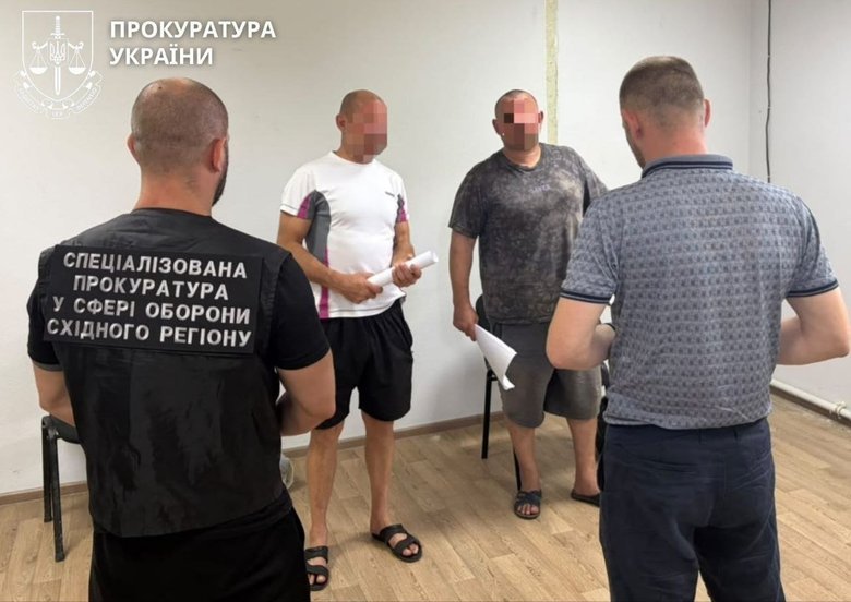 Начальника служби тилу та двох підприємців підозрюють у розкраданні 2,1 млн грн на закупівлі деревини