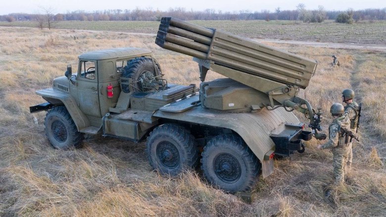 Розрахунки РСЗО БМ-21 Град тренувалися нищити танки та окупантів на адмінкордоні з окупованим Кримом 01