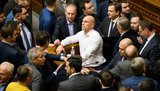 Горить земля під ногами: як Зеленський переміг своїх, а Тимошенко пішла в опозицію