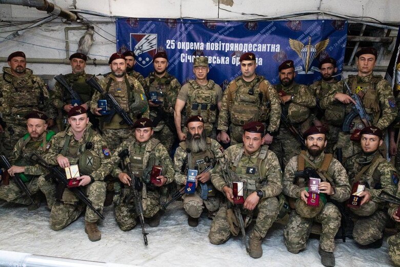 Сирський відвідав воїнів на передовій