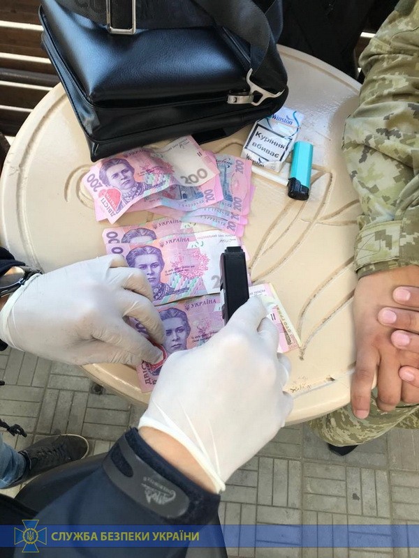 Руководители подразделения Нацполиции и пограничных отрядов задержаны за вымогательство денег с подчиненных, - СБУ 06