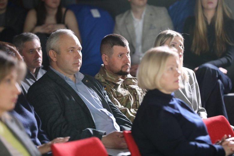 порошенко закликав до внутрішньої єдності та посилення санкцій проти Росії