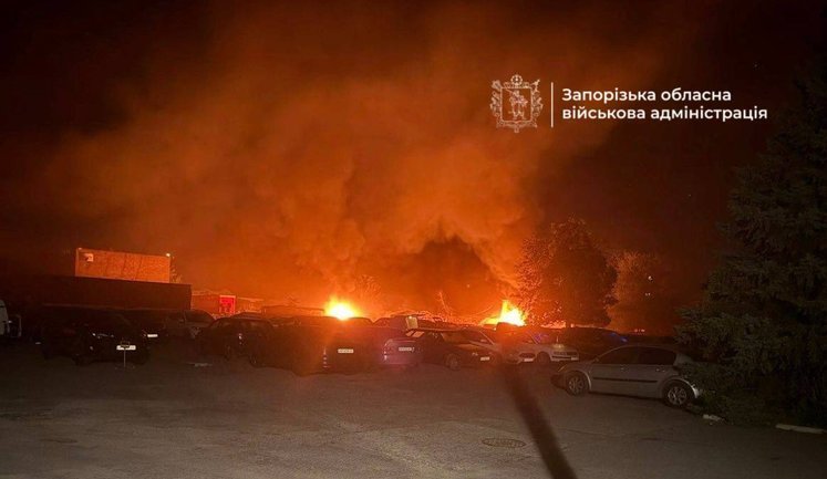Росіяни атакували Запоріжжя авіабомбами: поцілили в об’єкти цивільної інфраструктури та промисловості, три людини загинули (оновлено). ВІДЕО+ФОТОрепортаж